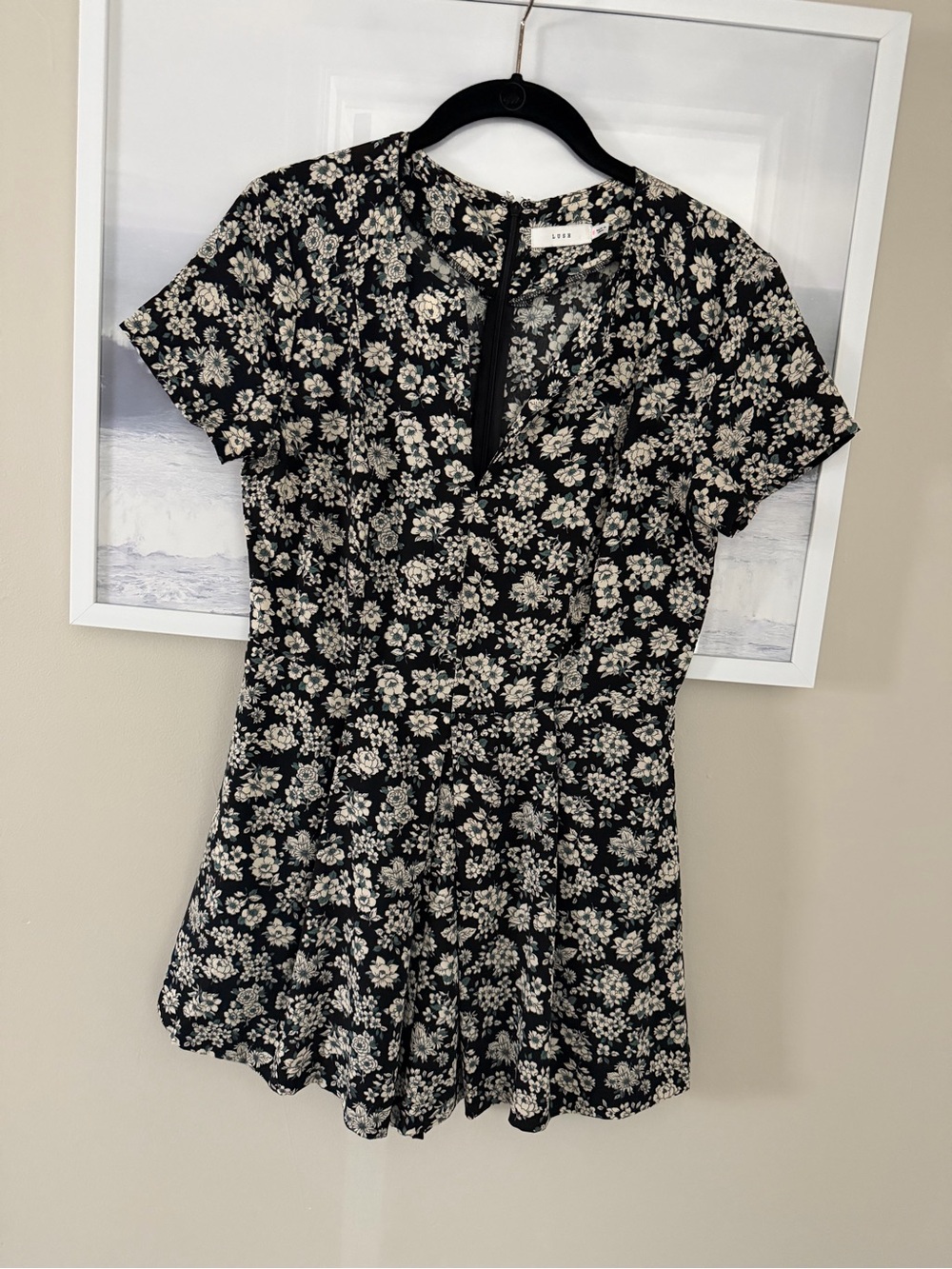 Lush floral Romper - size small - so cute and flattering!